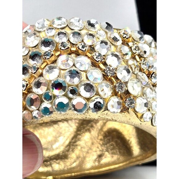 Vintage 1980s hinged cuff bracelet rhinestones and crystal pave gold tone chunky - Picture 7 of 7